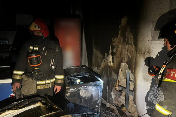 В Иванове на Каравайковой загорелся магазин